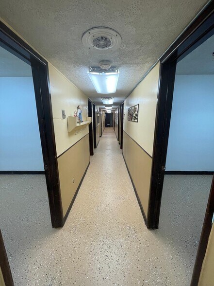 More Photos Of 26684 Grand River Ave, Redford Veterinarian Kennel For Sale