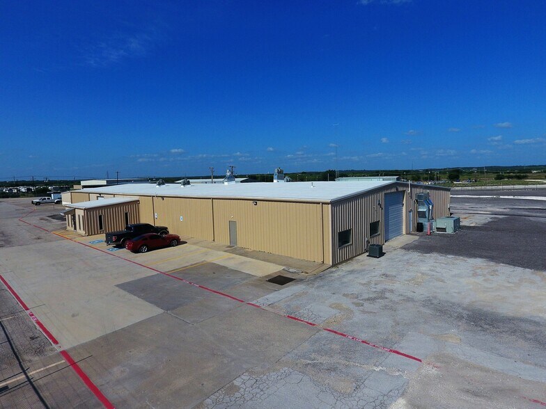 More Photos Of 112 E Industrial Blvd, Cleburne Warehouse For Sale
