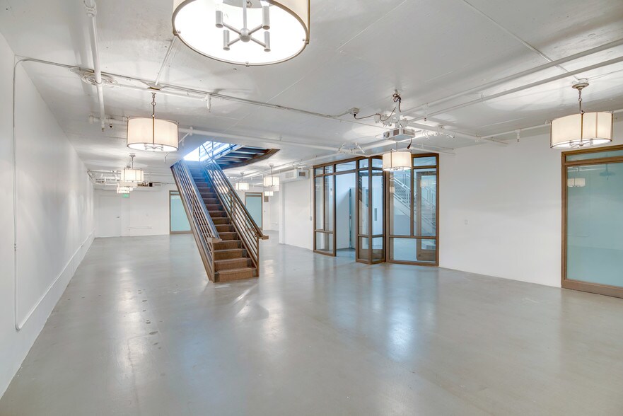 More Photos Of 708 N Croft Ave, Los Angeles Office For Lease
