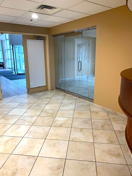 More Photos Of 3430 Newburg Rd, Louisville Medical For Lease