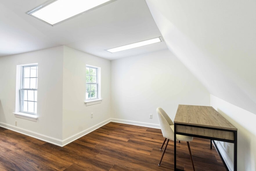 More Photos Of 4105 Hillsboro Cir, Nashville Office For Sale