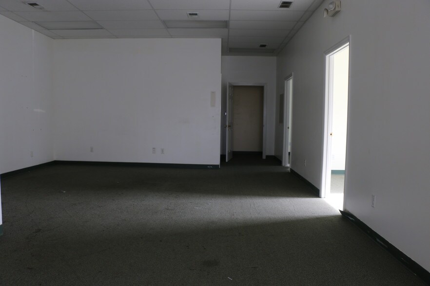 More Photos Of 1900 Morgantown Industrial Park Rd, Morgantown Warehouse For Sale