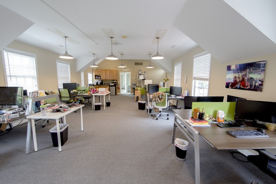 More Photos Of 30 W Bridge St, New Hope Freestanding For Lease