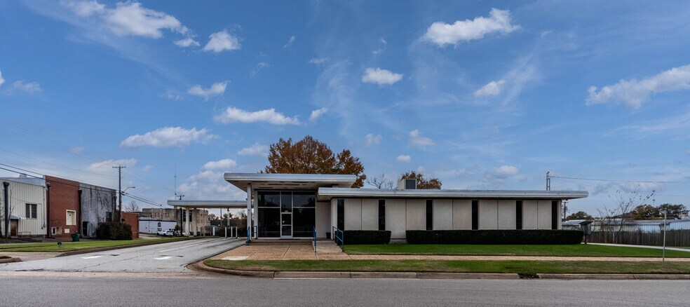 More Photos Of 412 E Lacy St, Palestine General Retail For Sale