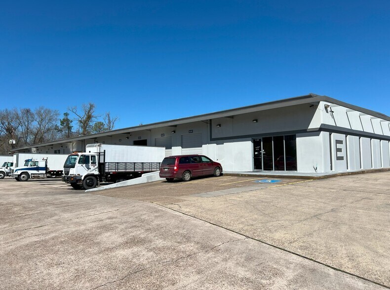 More Photos Of 15925 Morales Rd, Houston Unknown For Lease