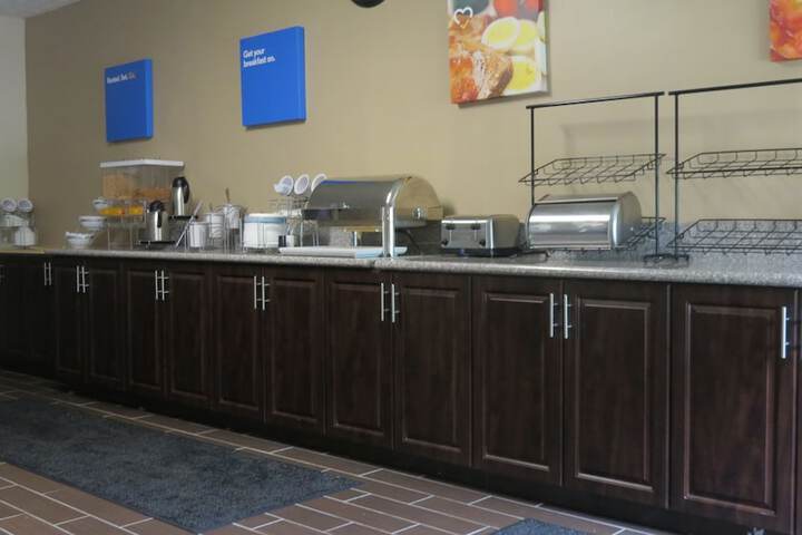 More Photos Of 730 E Xenia Dr, Fairborn Hotel For Sale