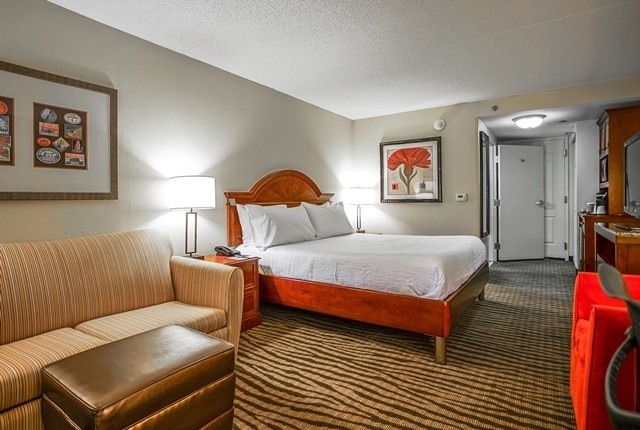 More Photos Of 455 Riverstone Pky, Kankakee Hotel For Sale