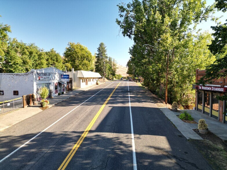 More Photos Of 309 Main, Juliaetta Bar For Sale