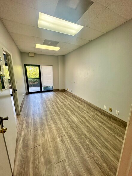 More Photos Of 12165 Metro Pky, Fort Myers Light Manufacturing For Lease