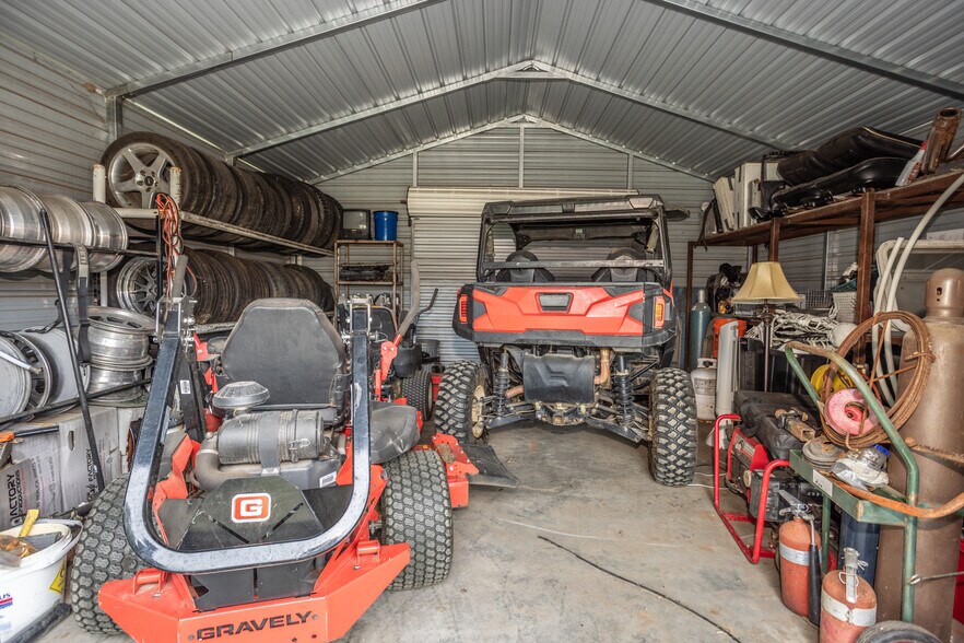 More Photos Of 59 Shawnee Trl, Whitesboro Showroom For Sale