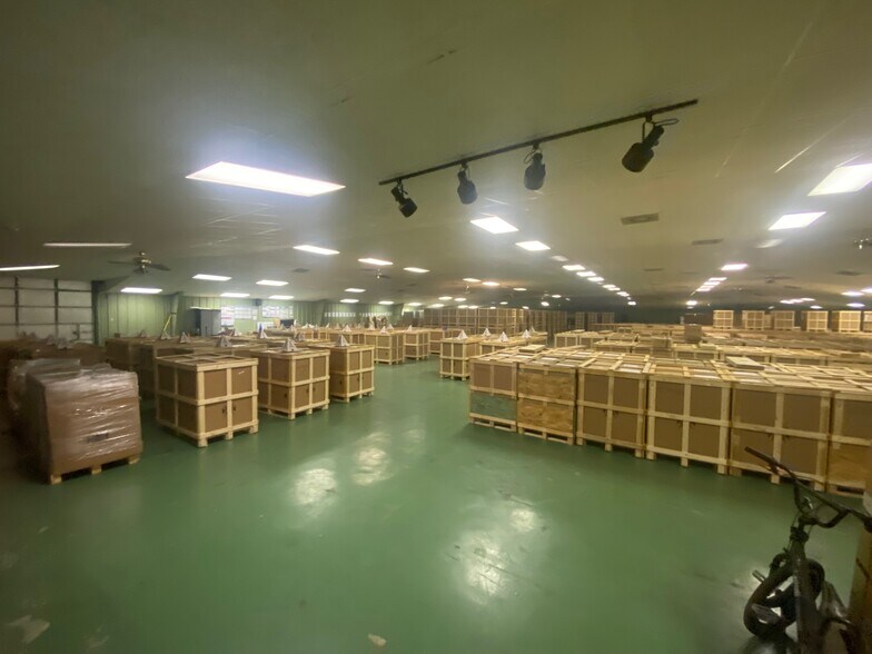 More Photos Of 2504 SH-304, Smithville Warehouse For Sale