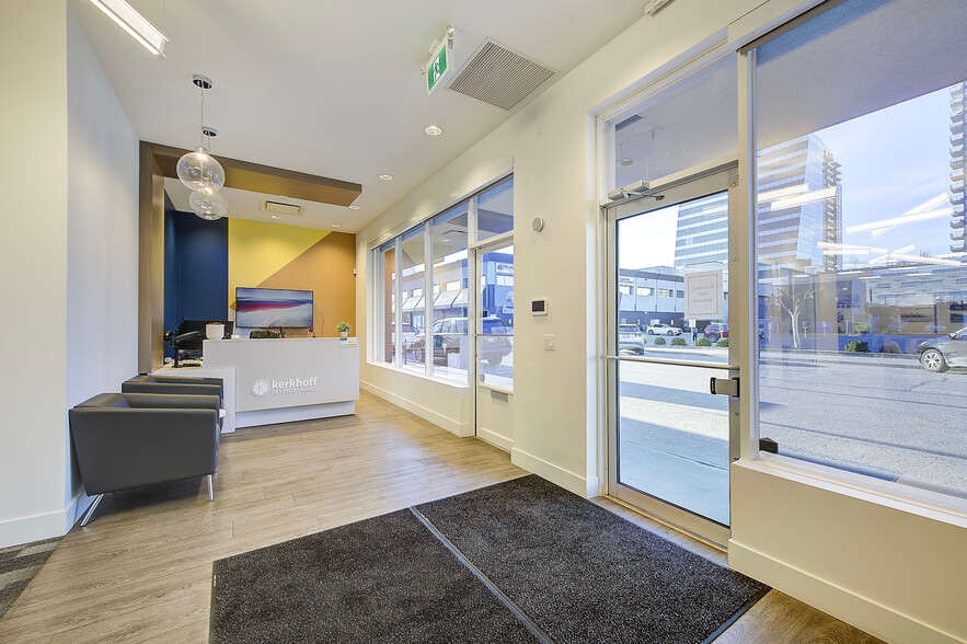 More Photos Of 571-581 Lawrence Ave, Kelowna Storefront Retail Office For Lease