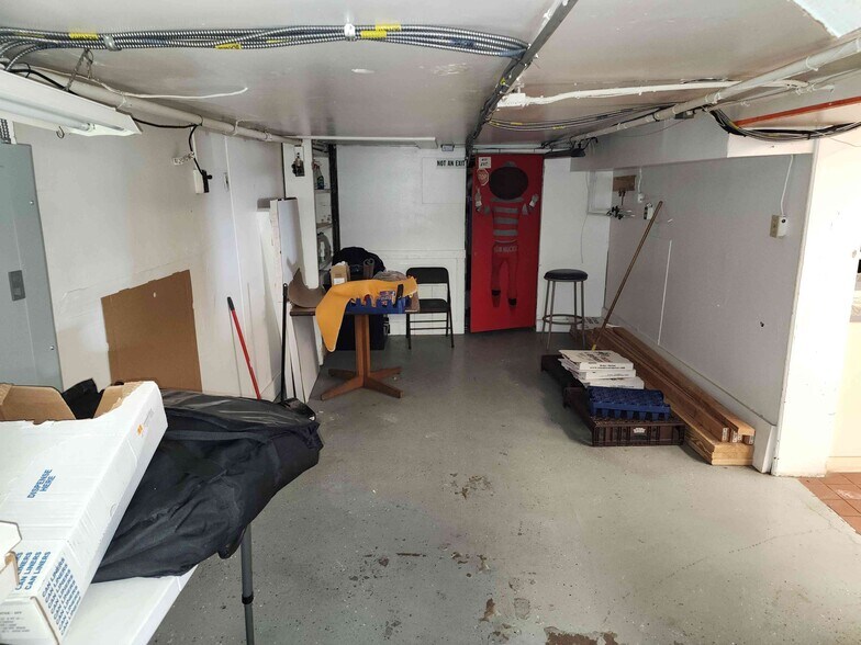 More Photos Of 114 E Main St, Saint Clairsville Restaurant For Lease