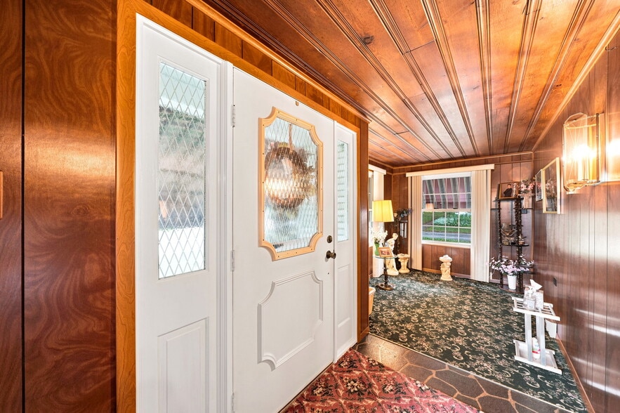 More Photos Of 1519 Renton Rd, Pittsburgh Funeral Home For Sale