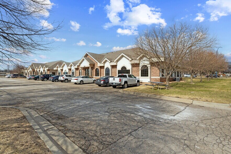More Photos Of 300 Coon Rapids Blvd NW, Coon Rapids Office Residential For Lease