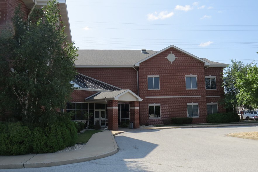 More Photos Of 8840 Calumet Ave, Munster Office For Lease