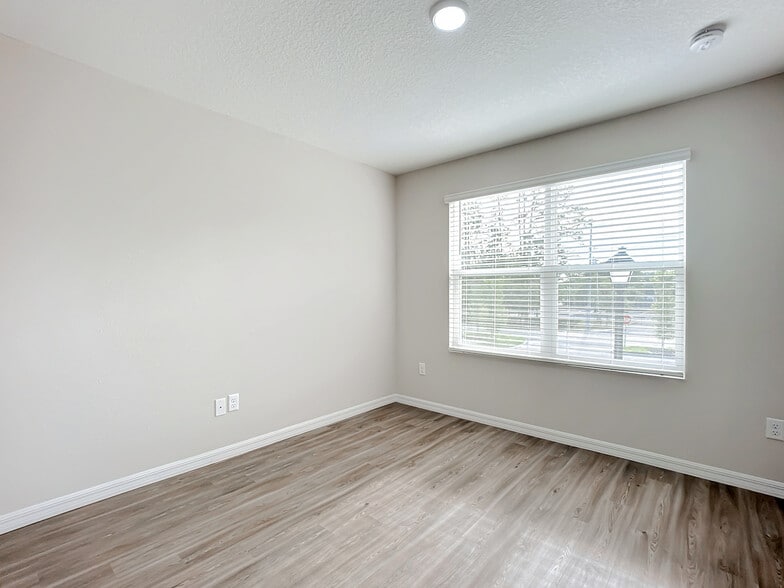 More Photos Of 9556 Hood Rd, Jacksonville Apartments For Sale