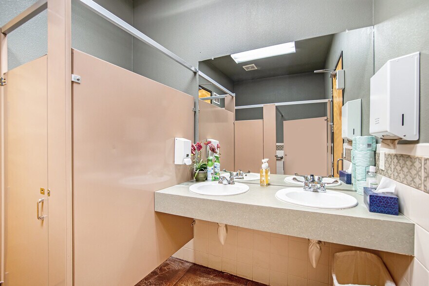 More Photos Of 10390 W Bradford Rd, Littleton Office Residential For Sale