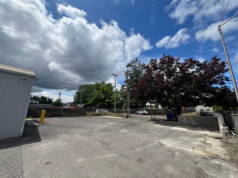 More Photos Of 4334 NE 148th Ave, Portland Service For Lease