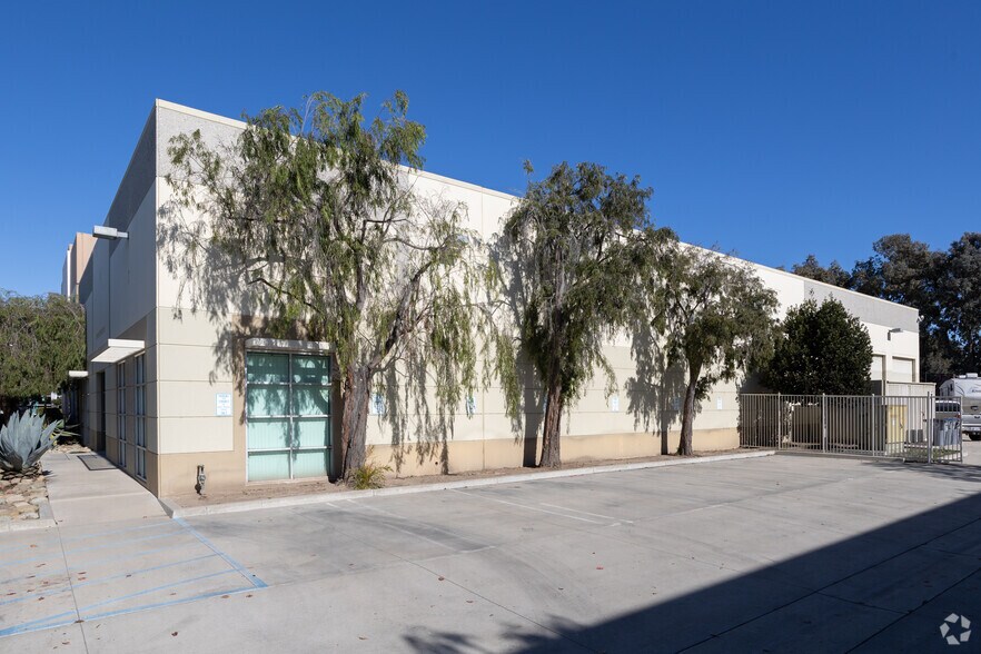 More Photos Of 310 Irving Dr, Oxnard Warehouse For Sale