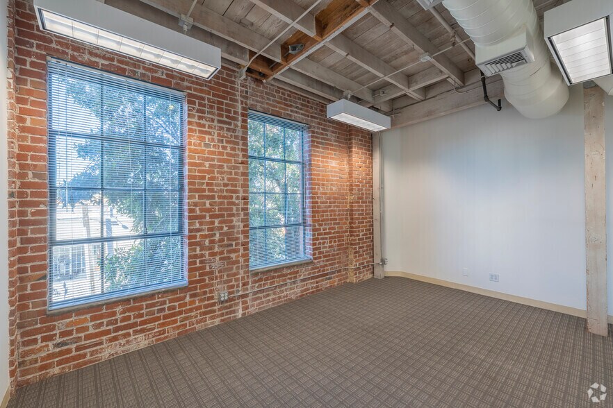 More Photos Of 318 Harrison St, Oakland Loft Creative Space For Lease