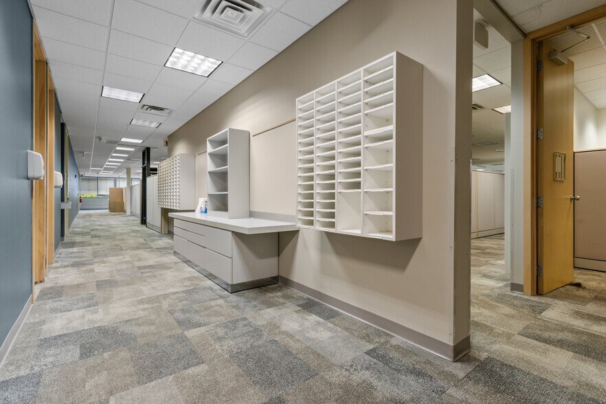 More Photos Of 1088 Springhurst Dr, Green Bay Office For Lease