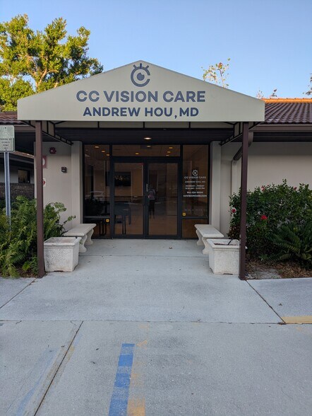 Primary Photo Of 3920 Bee Ridge Rd, Sarasota Medical For Lease