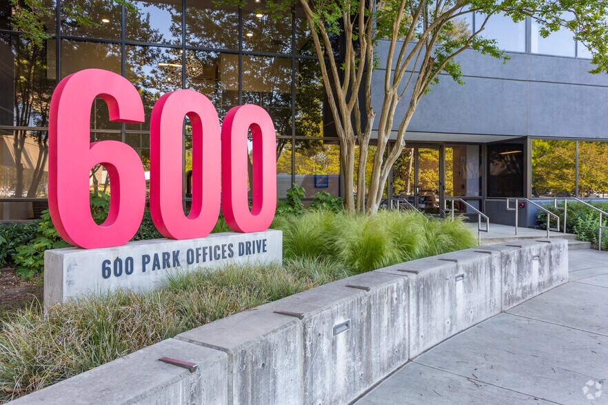 More Photos Of 600 Park Offices Dr, Durham Coworking Space