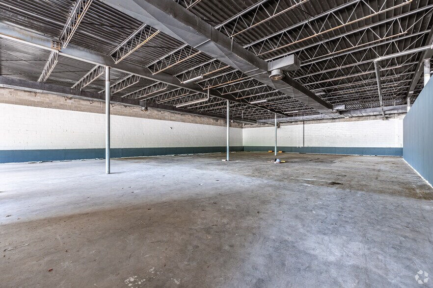 More Photos Of 6000 Leavenworth Rd, Kansas City Unknown For Lease