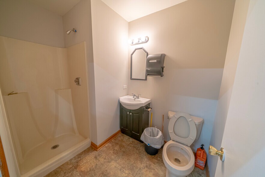 More Photos Of 20604 Burl Ct, Joliet Manufacturing For Sale