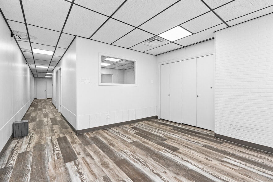 More Photos Of 100 N 11th St, Van Buren Warehouse For Sale