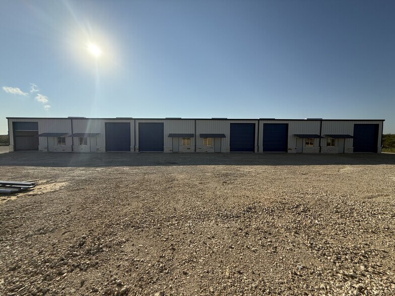 More Photos Of 8081 Old Bastrop Rd, New Braunfels Unknown For Lease