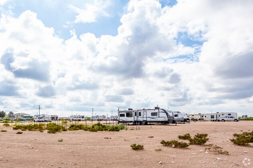 More Photos Of 801 Woodard St, Pyote Trailer Camper Park For Sale