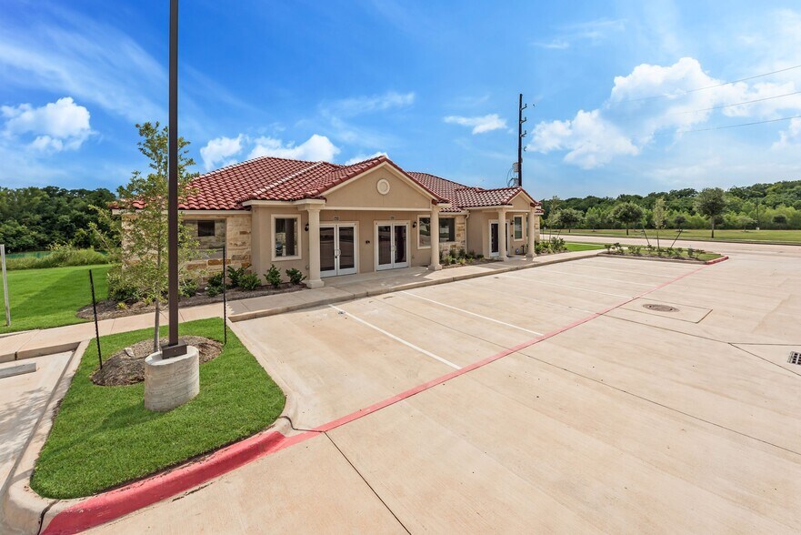 More Photos Of 7070 Knights Ct, Missouri City Office For Lease