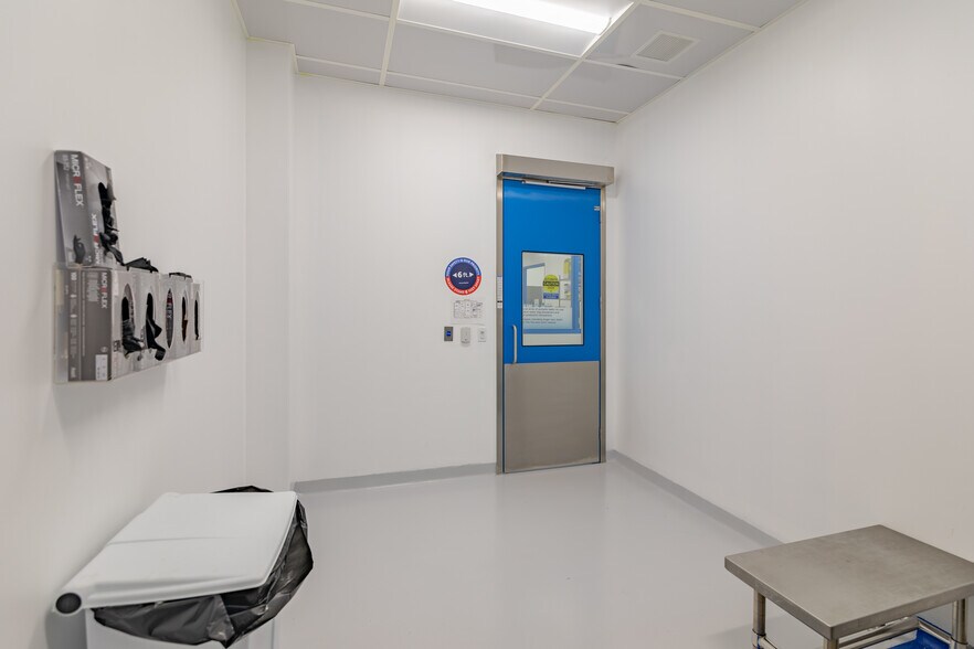 More Photos Of 727 Norristown Rd, Lower Gwynedd Research And Development For Lease