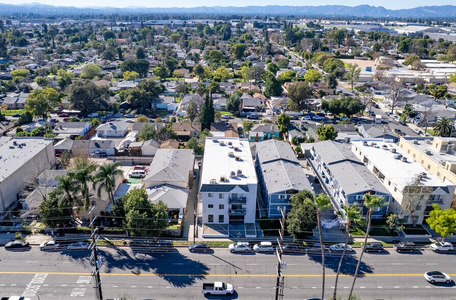More Photos Of 7437 Haskell Ave, Van Nuys Apartments For Sale