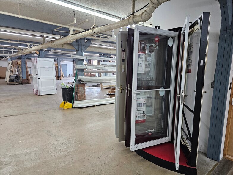 More Photos Of 1087 Sycamore St, Bristol Office For Sale