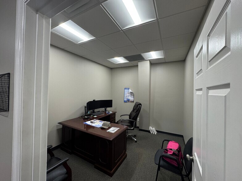 More Photos Of 102 Tribble Dr, Madison Light Manufacturing For Lease