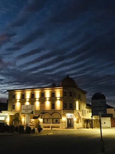 More Photos Of 201 Steele St, Algoma Hotel For Sale