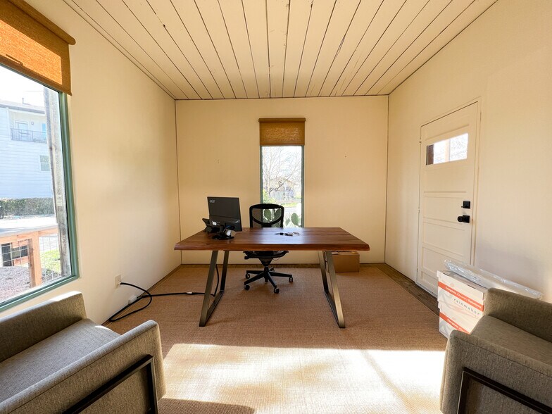 More Photos Of 2300 Coronado St, Austin Storefront Retail Office For Sale