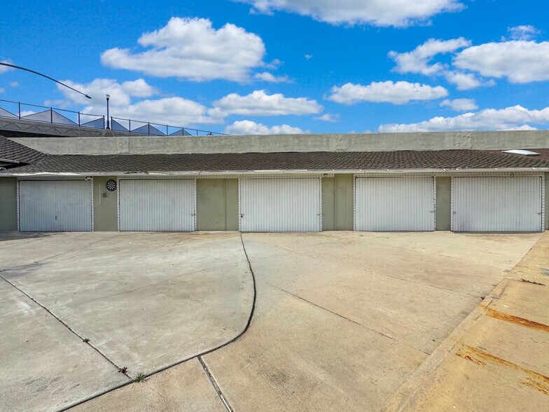 More Photos Of 7736 Sugar Dr, Huntington Beach Apartments For Sale