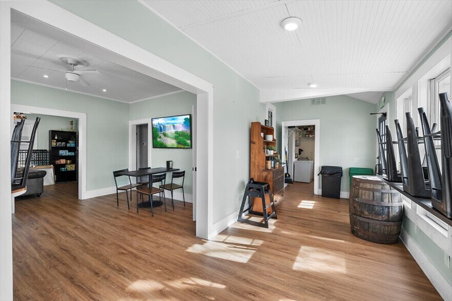 More Photos Of 4 White St, Saint Augustine Storefront For Lease