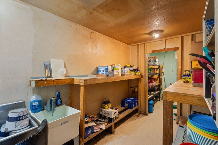 More Photos Of 12605 Highway 6, Santa Fe Bar For Sale