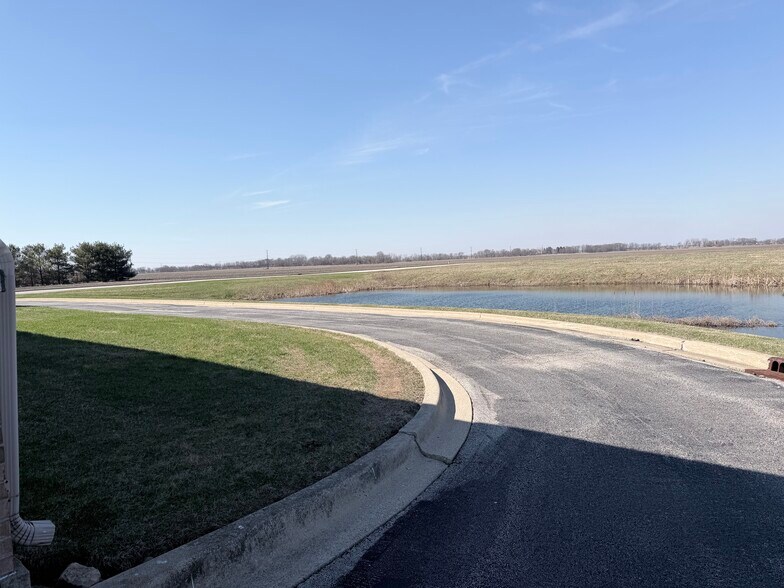 More Photos Of 150 N Prairie View Dr, Manteno General Retail For Sale