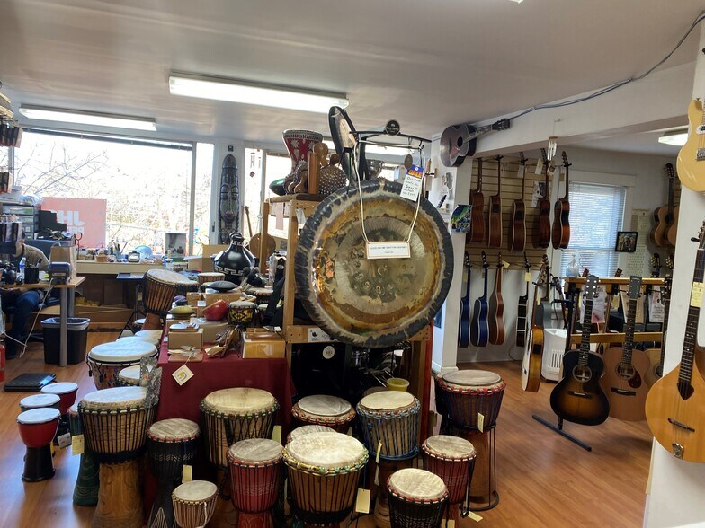 More Photos Of 7010 Westmoreland Ave, Takoma Park General Retail For Sale