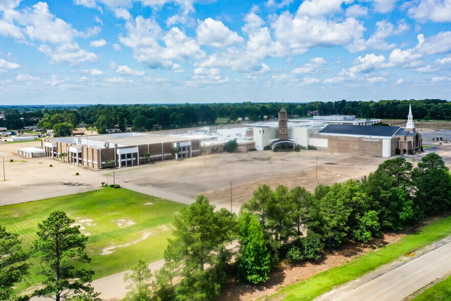 More Photos Of 8942 Jewella Ave, Shreveport General Retail For Sale