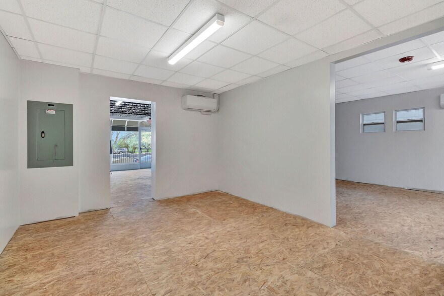 More Photos Of 2533-2537 Far Hills Ave, Oakwood Storefront Retail Office For Lease