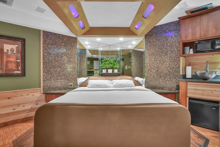 More Photos Of 16W621 S Frontage Rd, Willowbrook Hotel For Sale