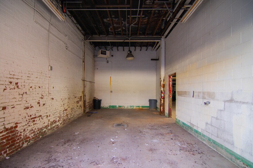 More Photos Of 1439 Sunset Blvd, Steubenville Flex For Sale