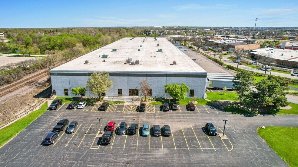 More Photos Of 3400 W Lake Ave, Glenview Warehouse For Lease